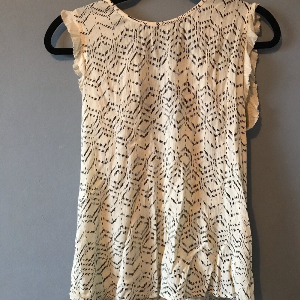 Vernacular Women’s tank blouse size Medium